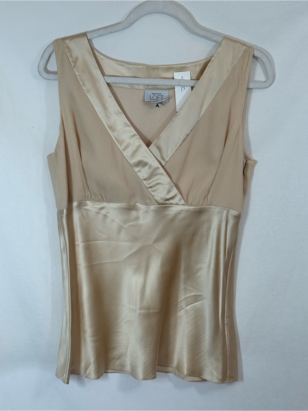 LOFT 100% Silk Satin V-Neck Sleeveless Blouse Champagne Gold Y2K Office Dressy